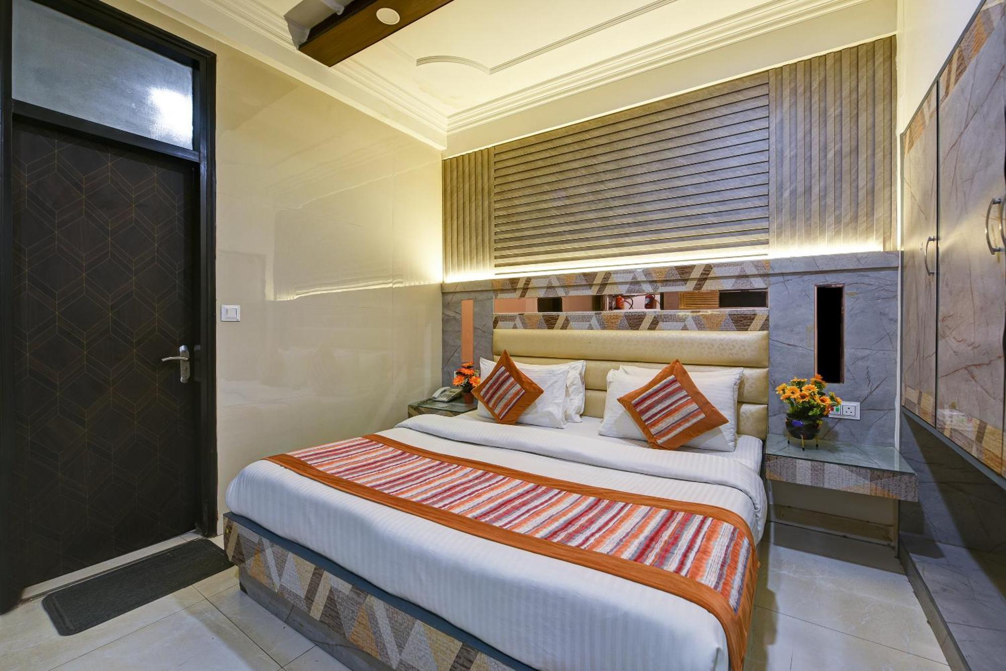 Hotel Baba Deluxe Near New Delhi Railway Station And City Center -By Rcg Hotels Exterior foto