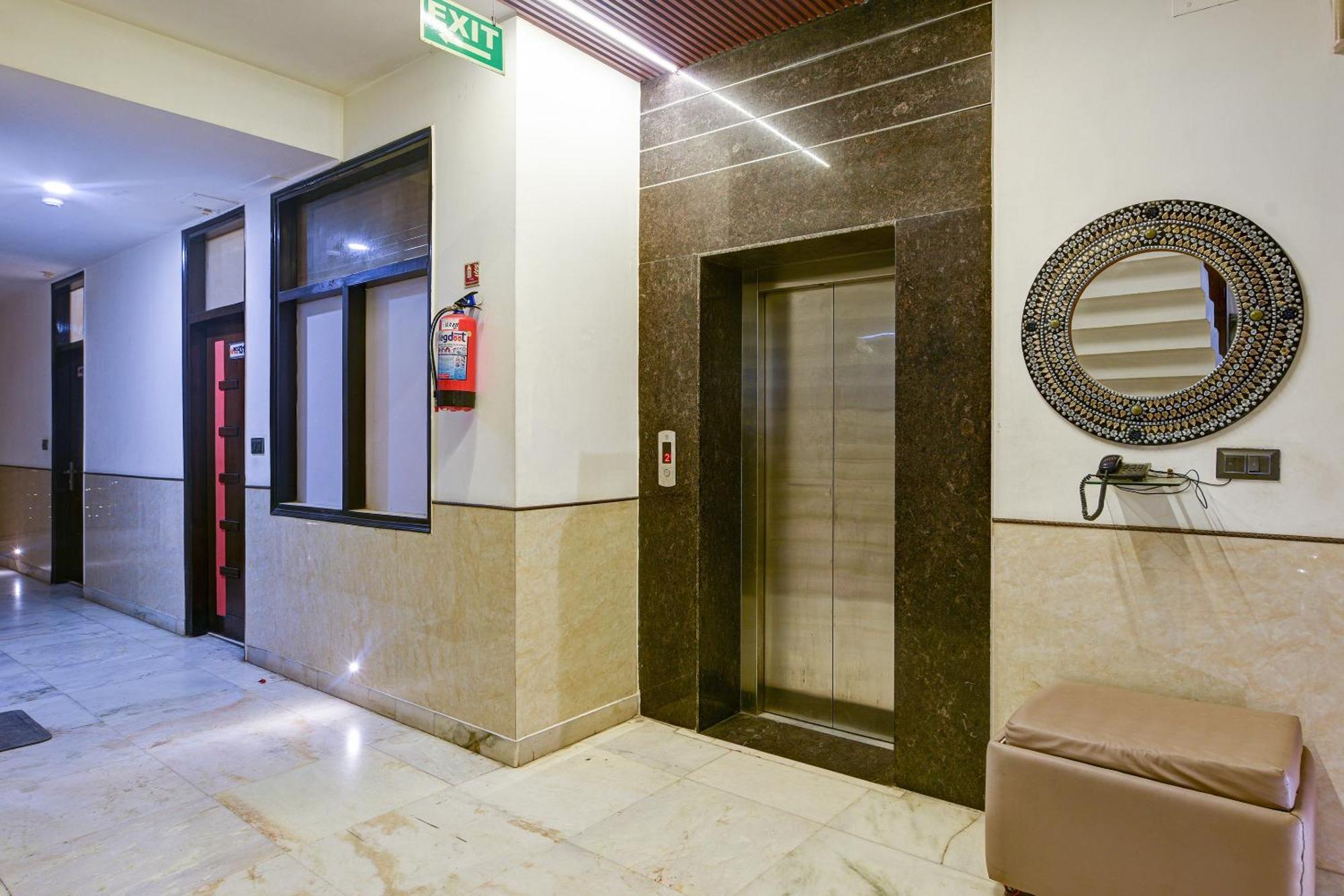 Hotel Baba Deluxe Near New Delhi Railway Station And City Center -By Rcg Hotels Exterior foto